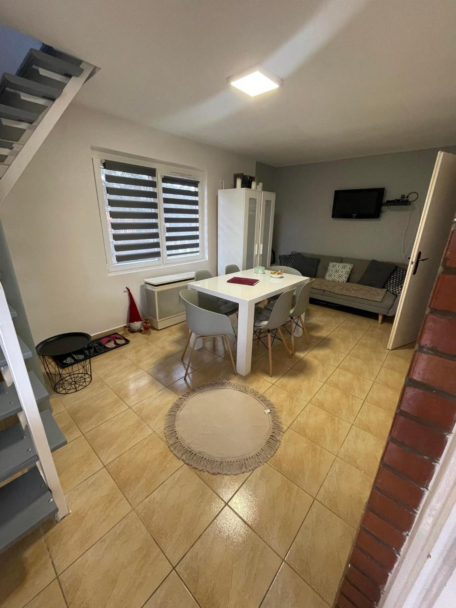 Chill Apartman 欧罗什哈佐 外观 照片